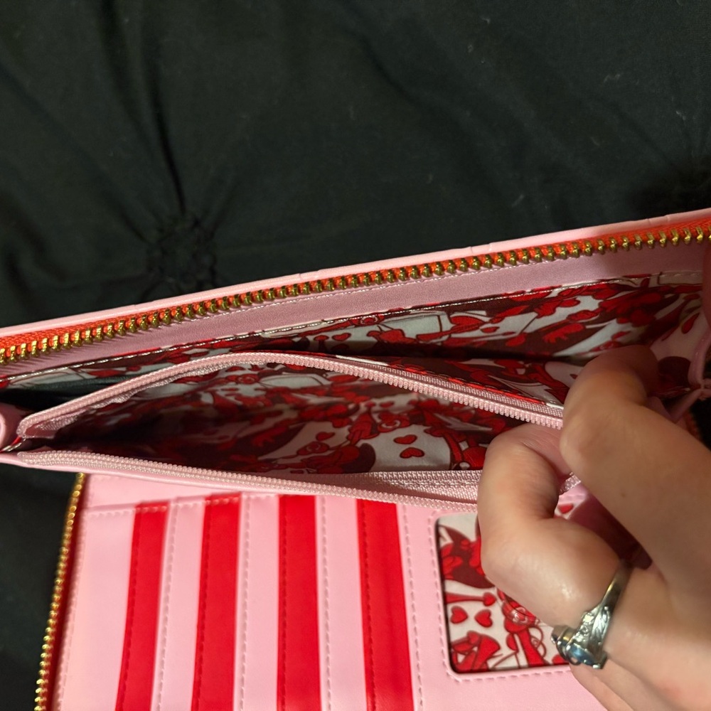 Loungefly Wallet - Alice in Wonderland - Picture 5 of 5